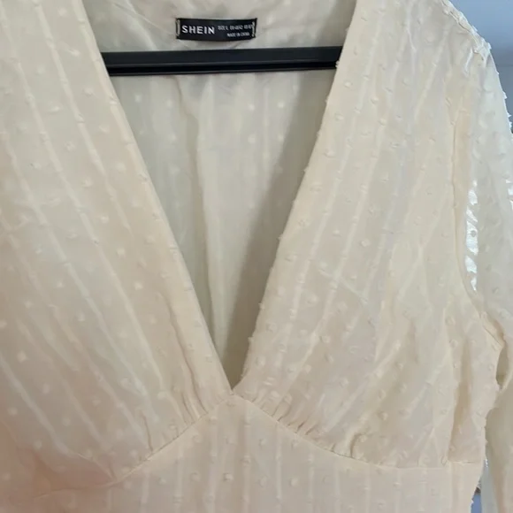 Boho cream long sleeves very flattering line.  Large fits like a medium NEW - Picture 2 of 7